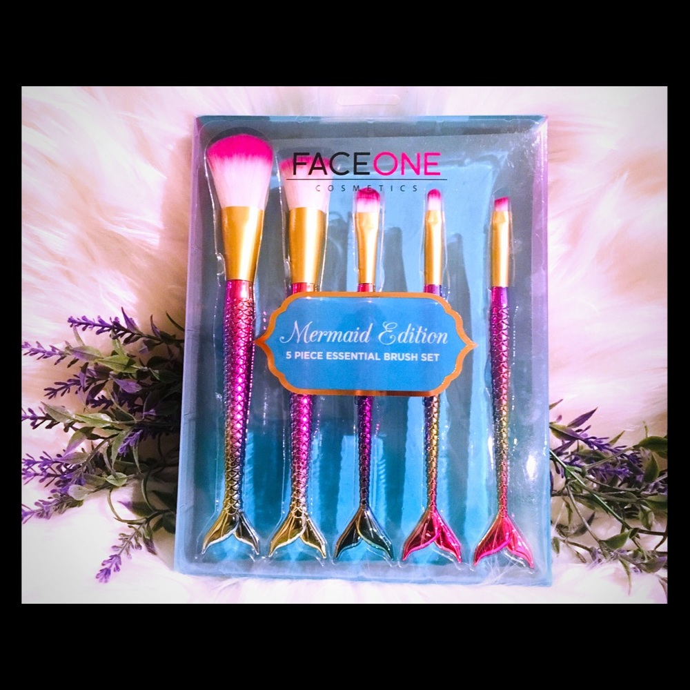 Mermaid makeup brushes